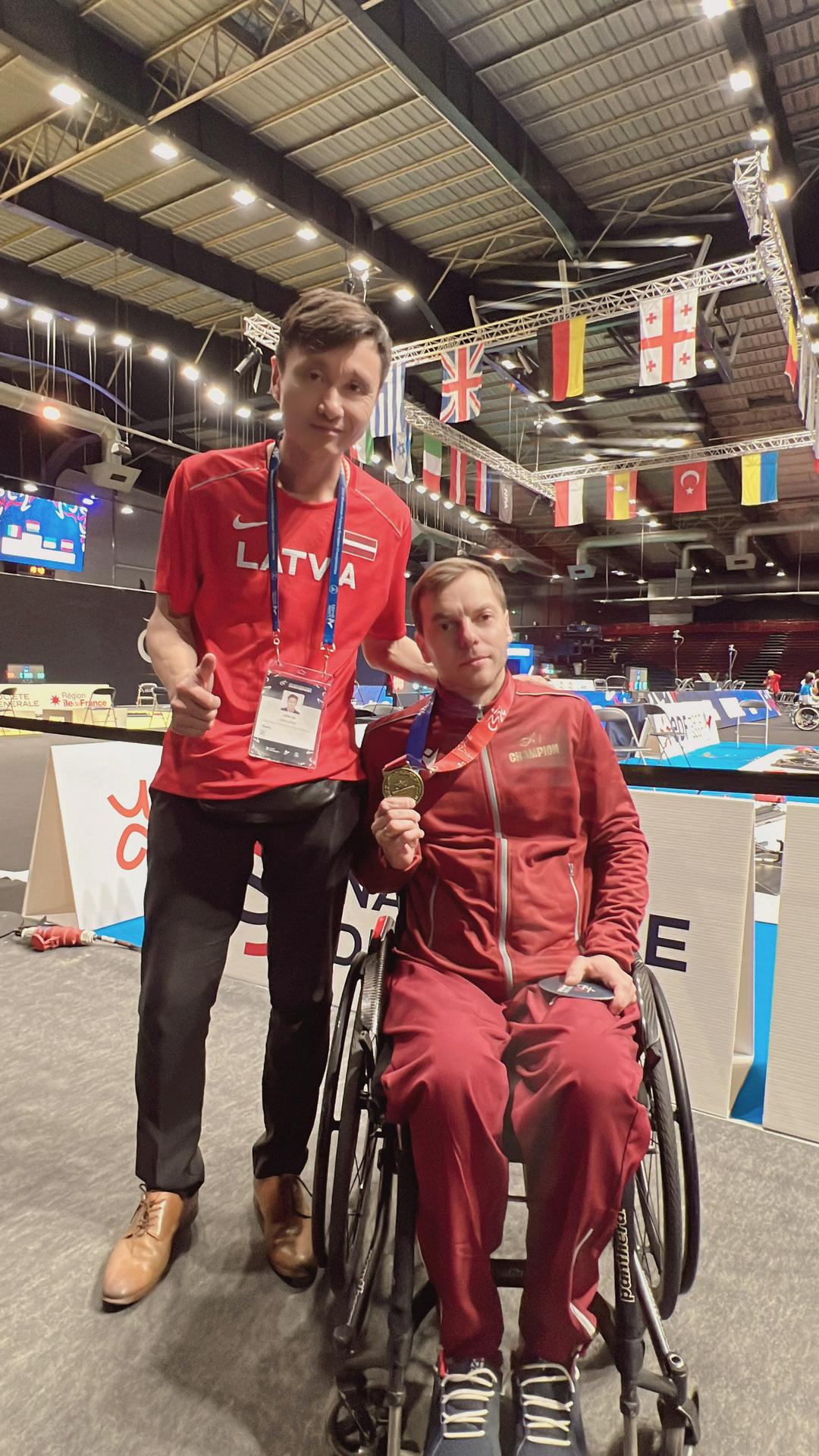 中國人龍杰帶拉脫維亞擊劍運動員獲2024歐洲輪椅擊劍錦標賽季軍