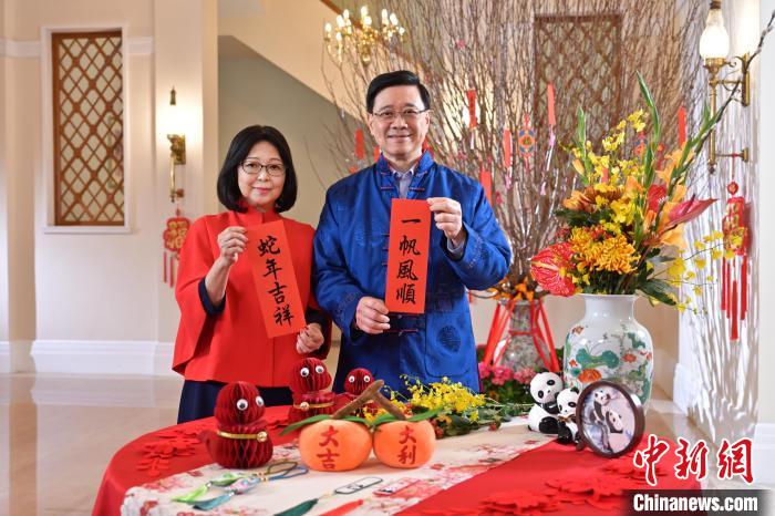 香港特首發(fā)表新春賀詞 冀蛇年香港展現(xiàn)靈巧和韌力