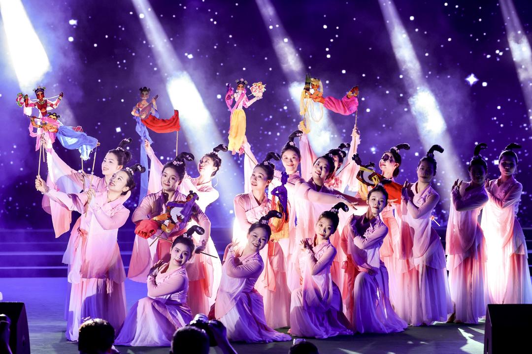 廣東省景區(qū)行業(yè)協(xié)會(huì)大會(huì)暨中國(guó)旅游日玄武山系列活動(dòng)盛大開(kāi)啟