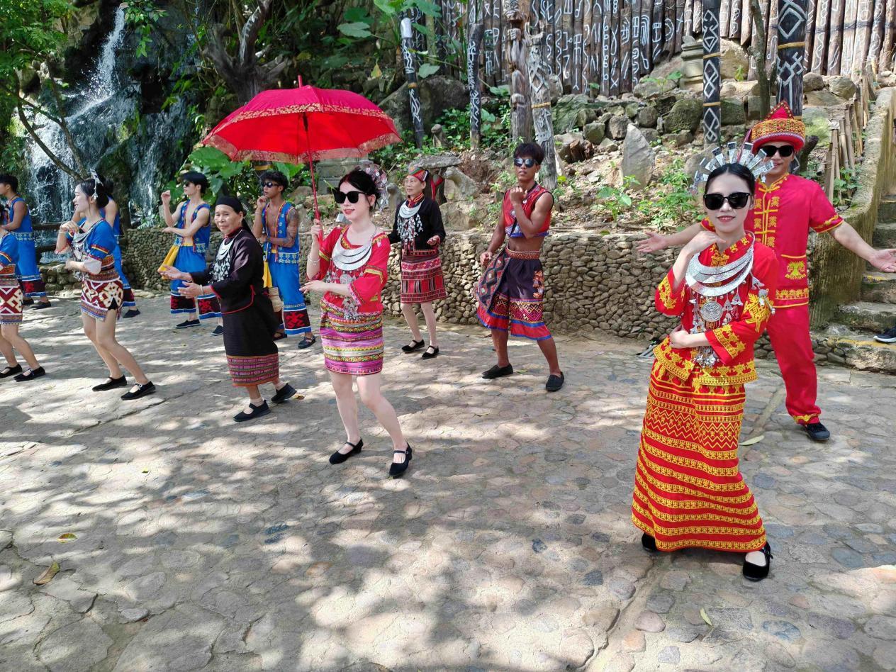 海外華媒體驗(yàn)黎風(fēng)古韻——粵港澳頭條